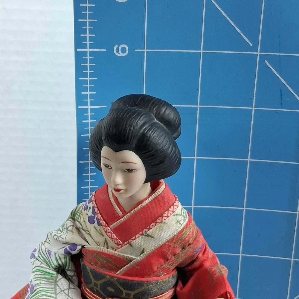 Japanese Geisha Doll Red Silk Floral Kimono Porcelain Face 9.5 Inch Decor